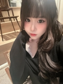 🎀茵茵  159公分.C杯.18歲  44kg 外表清純可愛的她 內心的淫蕩